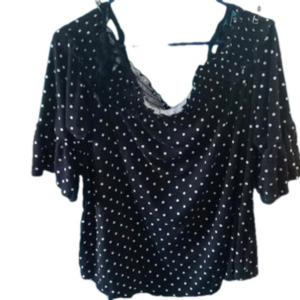 ( 64)  Daniel Rainn, size 2X, off the shoulders black with white dots summer top